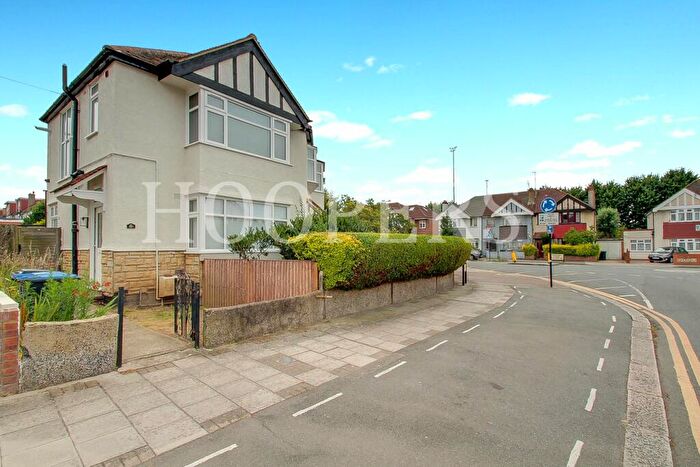 3 Bedroom Apartment To Rent In West Way, London, NW10