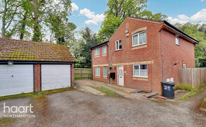 5 Bedroom Detached House For Sale In Ixworth Close, Northampton, NN3