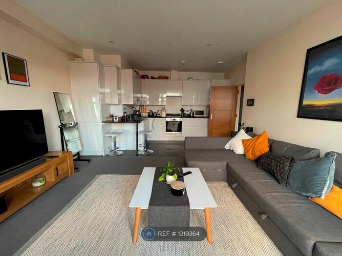 1 Bedroom Flat To Rent In Durham Road, Raynes Park SW20