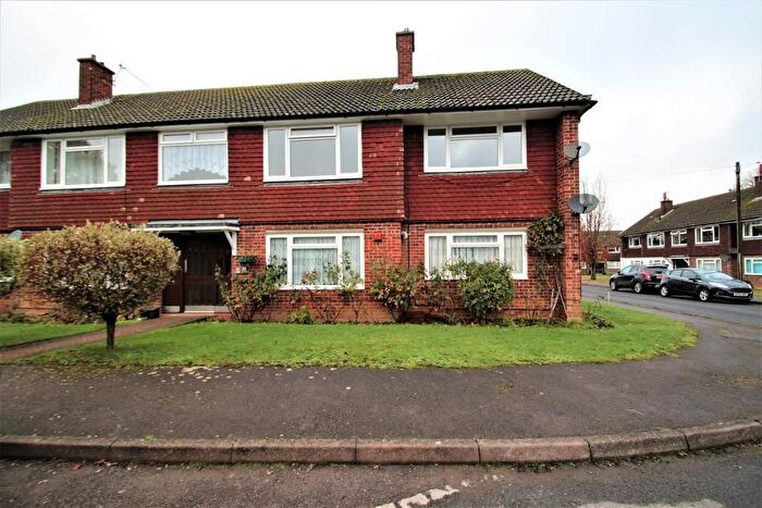 2 Bedroom Flat To Rent In Mead Way, Halstead, Sevenoaks, Kent, TN14