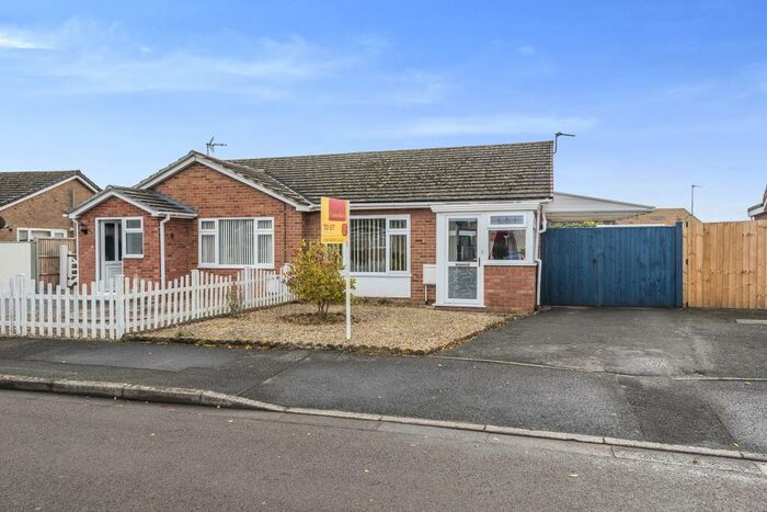 2 Bedroom Semi-Detached Bungalow To Rent In Raymond Road, Bicester, OX26
