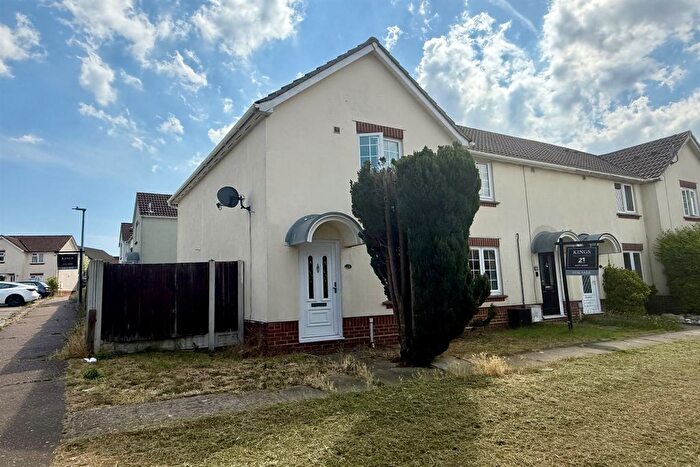 3 Bedroom End Of Terrace House To Rent In Dunoon Close, Braintree, CM7