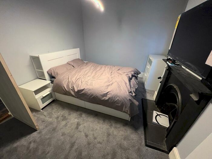 1 Bedroom Flat To Rent In Portsmouth Road, Woolston, SO19