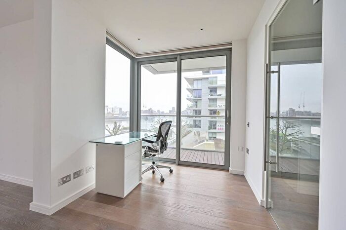 3 Bedroom Flat To Rent In Eastfields Avenue, Wandsworth, London, SW18