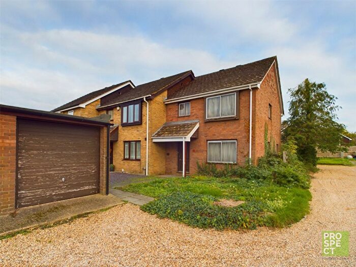 3 Bedroom End Of Terrace House For Sale In Tithe Barn Drive, Maidenhead, Berkshire, SL6