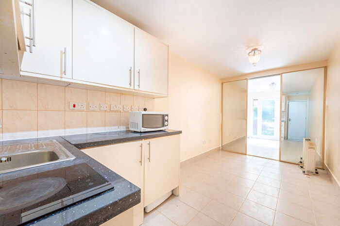 1 Bedroom Flat To Rent In Lydford Road, Willesden Green, London, NW2
