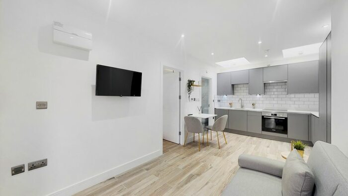 1 Bedroom Flat To Rent In Dawlish Drive, Pinner HA5