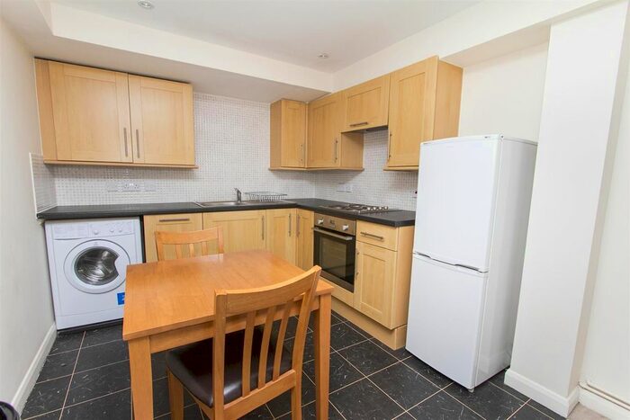 2 Bedroom Flat To Rent In Wentworth Avenue, London, N3