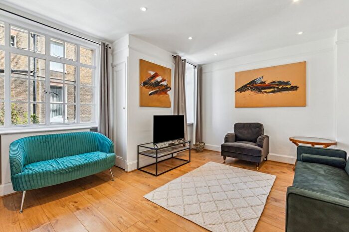 2 Bedroom Flat To Rent In Quebec Court, Seymour Street, W1H