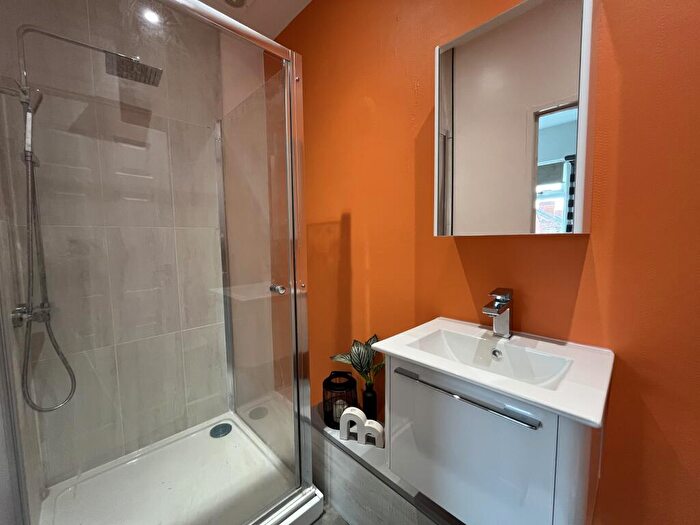 1 Bedroom Terraced House To Rent In Spare Rooms // Bed & Bath // Available Now!!!, LN5