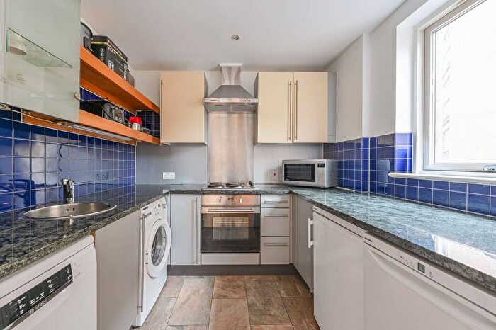 2 Bedroom Flat To Rent In Commercial Road, Aldgate, London, E1