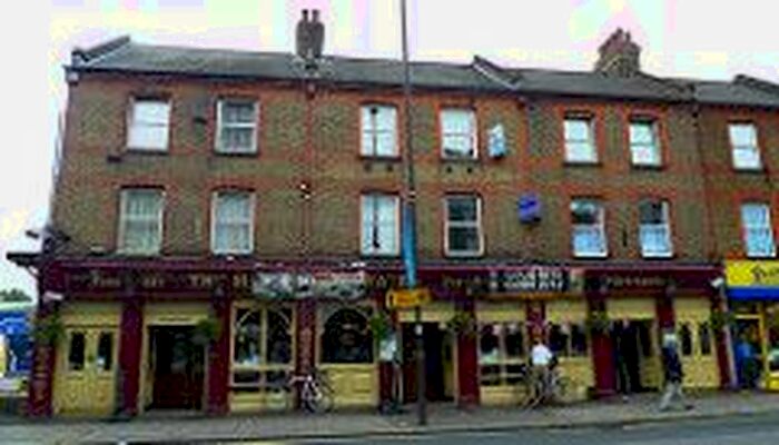 2 Bedroom Flat To Rent In Church Street, TW18