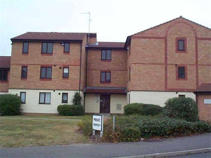 1 Bedroom Flat To Rent In Mullards Close, Mitcham, CR4
