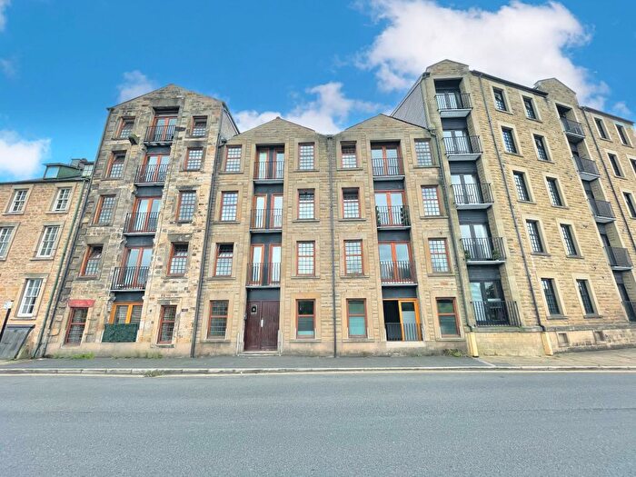 2 Bedroom Flat For Sale In Stylish Ground Floor Apartment, Riverside Lofts, - St. Georges Quay, Lancaster, LA1