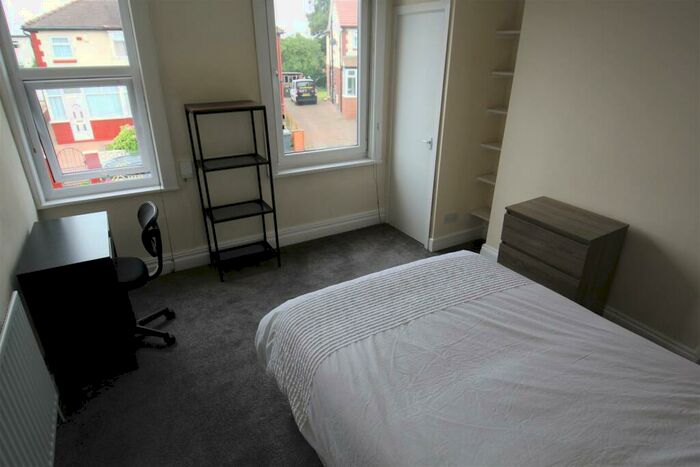 5 Bedroom Terraced House To Rent In Newport View, Burley, Leeds, LS6