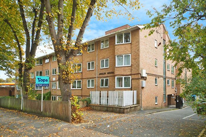 1 Bedroom Flat For Sale In Christchurch Avenue, London, NW6