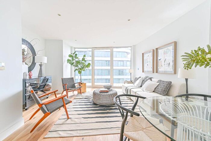 2 Bedroom Flat To Rent In Lanson Building, Battersea Park, London, SW11