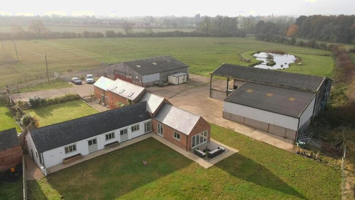 4 Bedroom Barn Conversion For Sale In Leicester Road, Lutterworth, Leicestershire, LE17