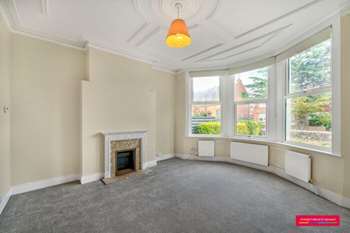 2 Bedroom Flat To Rent In Granville Road, London, N12