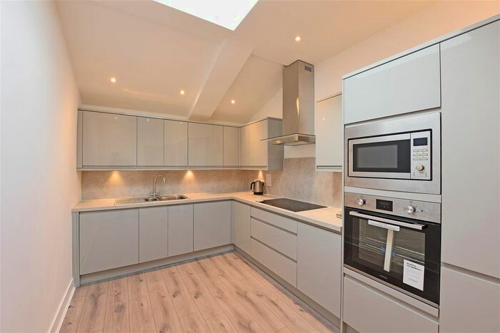 2 Bedroom Flat To Rent In Coombe Lane, Raynes Park, London, SW20