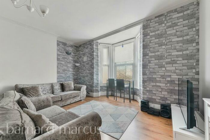 2 Bedroom Maisonette To Rent In Waddon New Road, Croydon, CR0