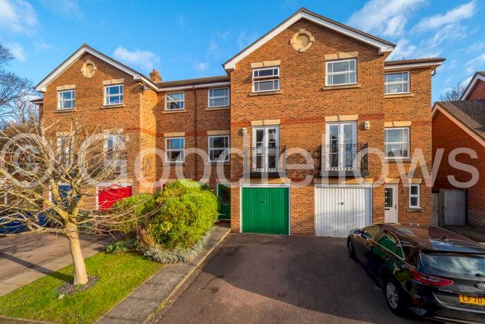 4 Bedroom Property To Rent In Burns Close, Carshalton SM5