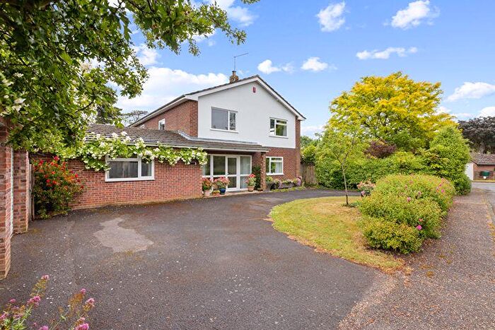 5 Bedroom Detached House For Sale In Goodwood Gardens, Chichester, PO20