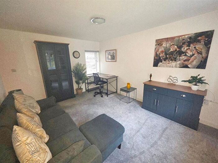 3 Bedroom Semi-Detached House To Rent In Fengate, Marsham, Norwich, NR10