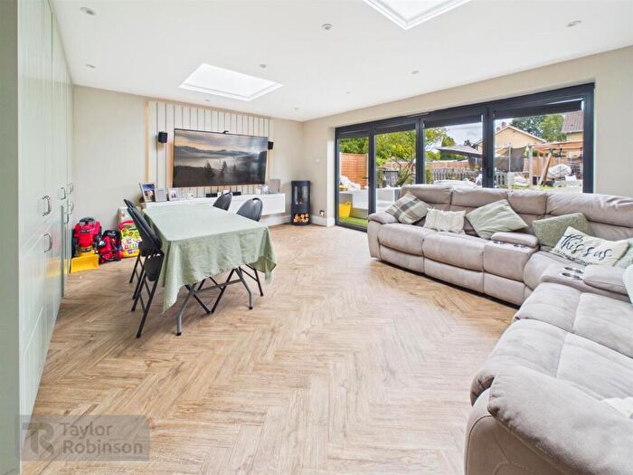 4 Bedroom Semi-Detached House For Sale In Crossways, Three Bridges, Crawley, RH10