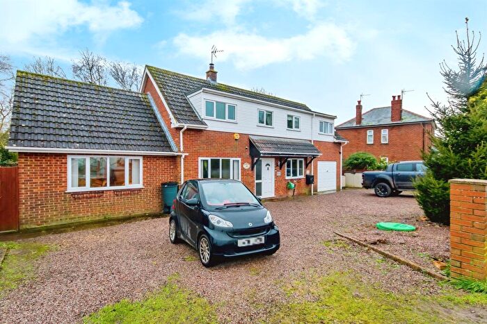 4 Bedroom Detached House For Sale In Roman Bank, Holbeach, Spalding, PE12