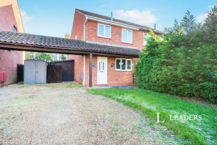 3 Bedroom House To Rent In Challacombe, Furzton, Milton Keynes, MK4