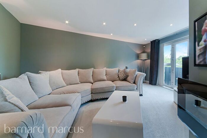 2 Bedroom Flat To Rent In Hengist Way, Wallington, SM6