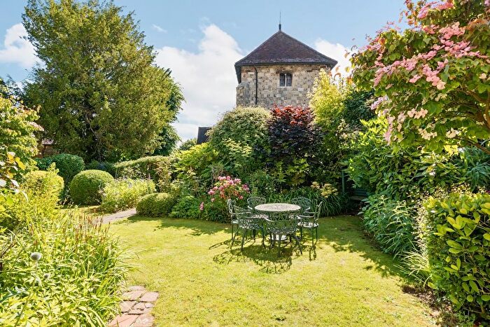 4 Bedroom Semi-Detached House To Rent In Hyde Street, Winchester, SO23