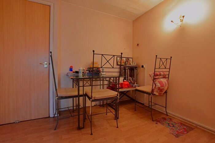 1 Bedroom Flat For Sale In Bladon Gardens, Harrow, HA2