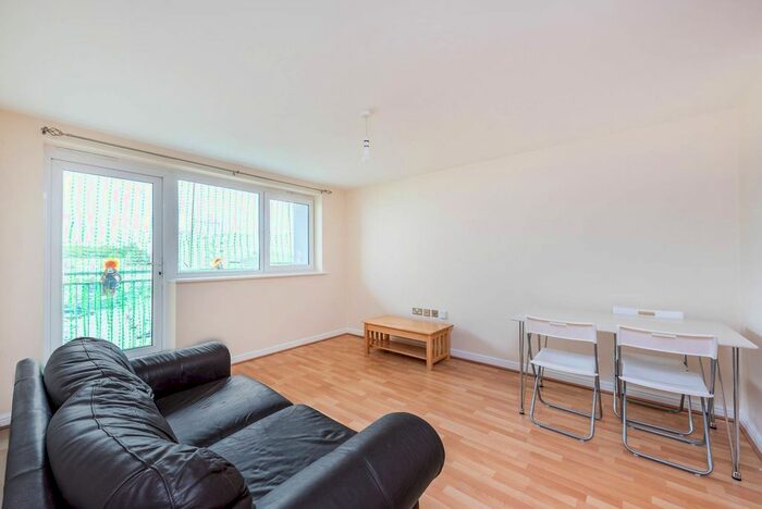 2 Bedroom Flat To Rent In Singapore Road, West Ealing, London, W13