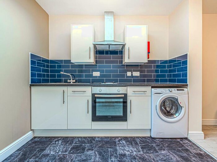 1 Bedroom Apartment To Rent In Headingley Lane, Leeds, West Yorkshire, LS6