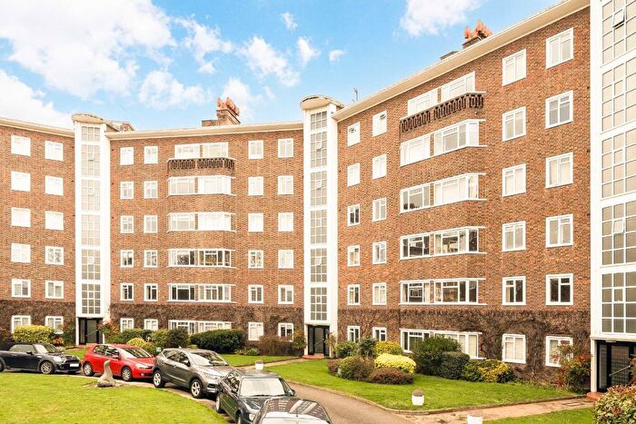 3 Bedroom Flat To Rent In Queens Road, Richmond, TW10