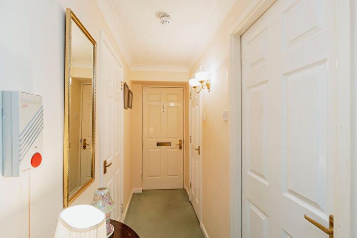 1 Bedroom Flat For Sale In Dingleway, Appleton, Warrington, Cheshire, WA4