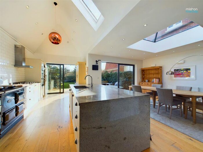 5 Bedroom House To Rent In Vallance Road, Hove, BN3