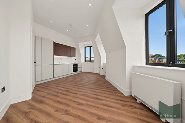 2 Bedroom Flat To Rent In Frances Road, Windsor, SL4