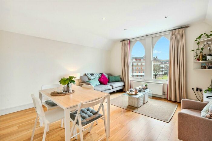 2 Bedroom Apartment To Rent In Cavendish Road, London, SW12