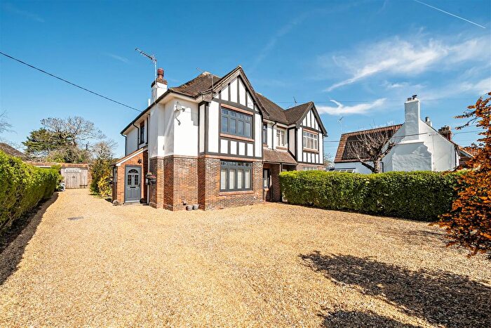 4 Bedroom Semi Detached House For Sale In Wick Lane, Devizes, SN10