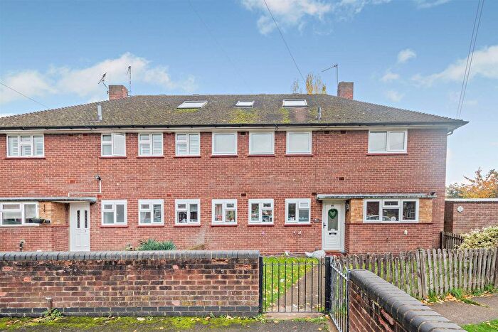 3 Bedroom Flat For Sale In Heather Close, Uxbridge, UB8