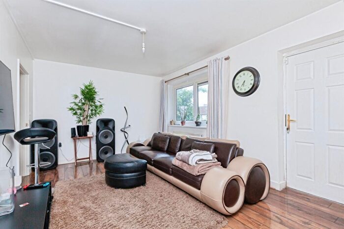 2 Bedroom Flat For Sale In Millwood Close, Leicester, LE4