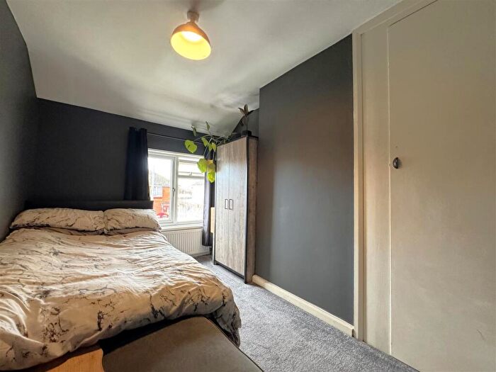 3 Bedroom Semi-Detached House For Sale In Shirecroft Road, Weymouth, DT4 - Photo 7