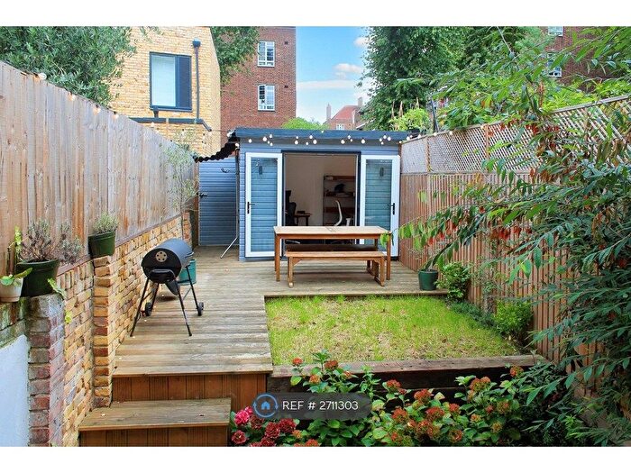 2 Bedroom Flat To Rent In Kenninghall Road, London, E5