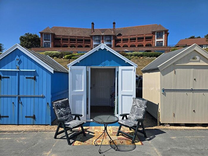 Chalet For Sale In Undercliff Road East, Felixstowe, IP11