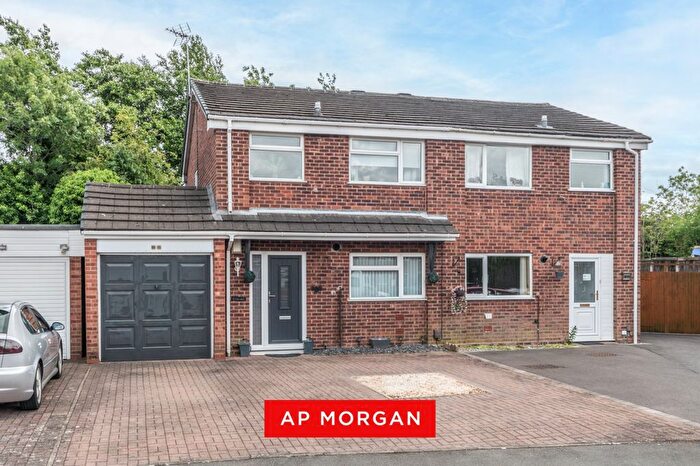 3 Bedroom Semi Detached House For Sale In Gaydon Close, Lodge Park, Redditch, Worcestershire, B98