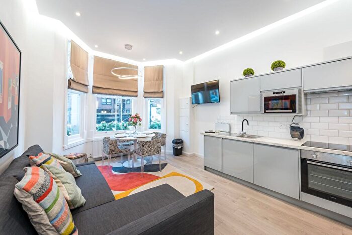 2 Bedroom Flat For Sale In Edith Grove, London, SW10