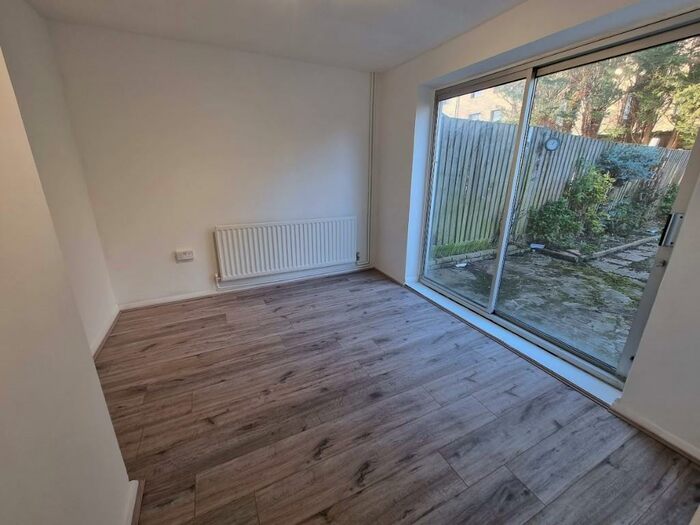 3 Bedroom Semi-Detached House To Rent In Kings Drive, Edgware, Middlesex, HA8